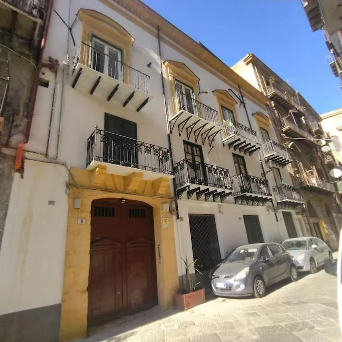 Paola Apartments 1 Palermo 0*,